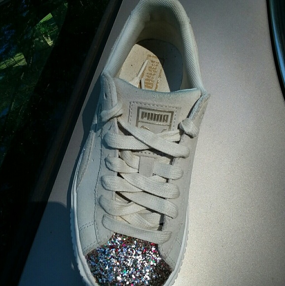 Shoes - Picture 2 of 4